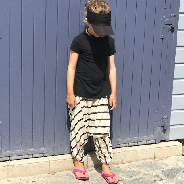 CALÇA SACO LISTRADA MARINHO E CRU TAMANHO 14 - Imagem 2