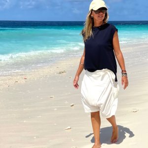 BERMUDÃO SUPER SARUEL OFF WHITE TAMANHO ADULTO